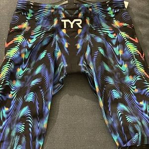 TYR men’s Venzo sz 26 swimsuit jammers tech